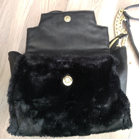 Betsey Johnson Black Faux Leather & Fur Purse - Picture 4 of 11